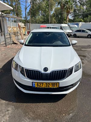 סקודה אוקטביה מודל 2019. 133,537 ק"מ, יד רביעית
מנוע: בנזין, נפח מנוע: 999 סמ"ק, כוח סוס: 115 