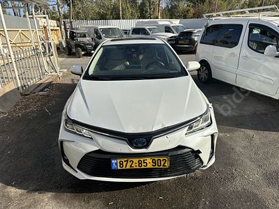 טויוטה קורולה מודל 2022. 103,536 ק"מ, יד שלישית. תיבת הילוכים: אוטומטי
מנוע: היברידי, נפח מנוע: 