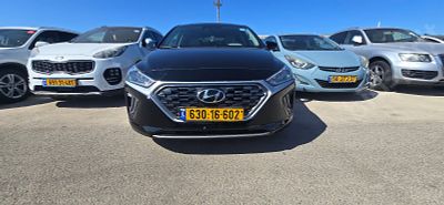 יונדאי איוניק מודל 2021. 129,603 ק"מ, יד שנייה. תיבת הילוכים: אוטומטי
מנוע: היברידי, נפח מנוע: 