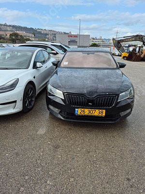 סקודה סופרב מודל 2016. יד חמישית. תיבת הילוכים: אוטומטי
מנוע: בנזין, נפח מנוע: 1,798 סמ"ק 