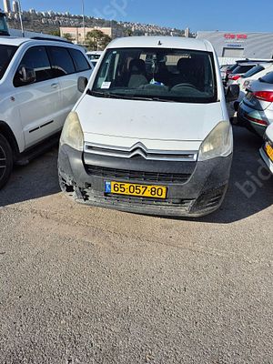 סיטרואן ברלינגו מודל 2017. 225,690 ק"מ, יד שנייה. תיבת הילוכים: ידני
מנוע: דיזל, נפח מנוע: 1 