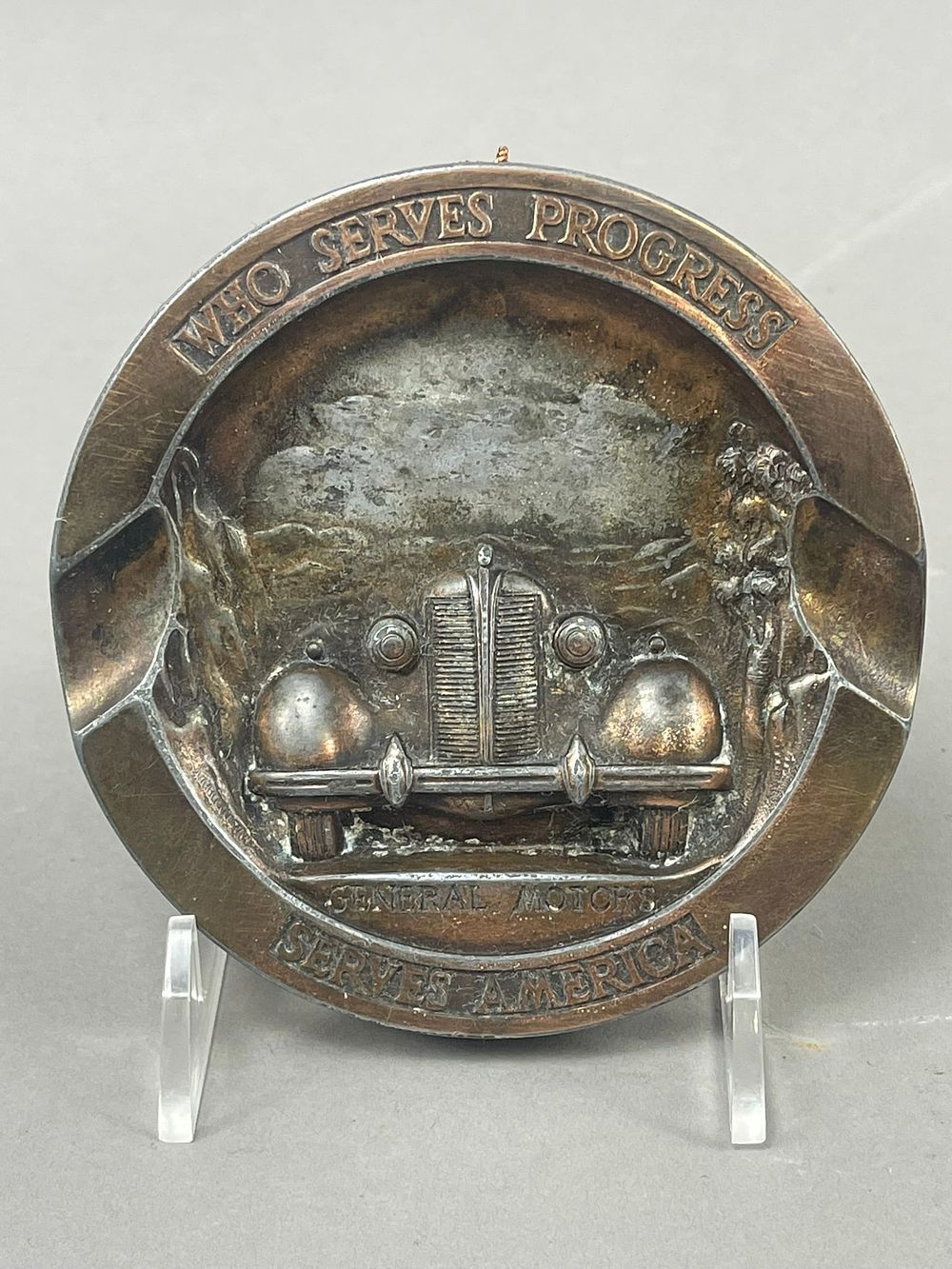 Lot 164: 1939 Chicago Exposition General Motors Ternstedt Ashtray