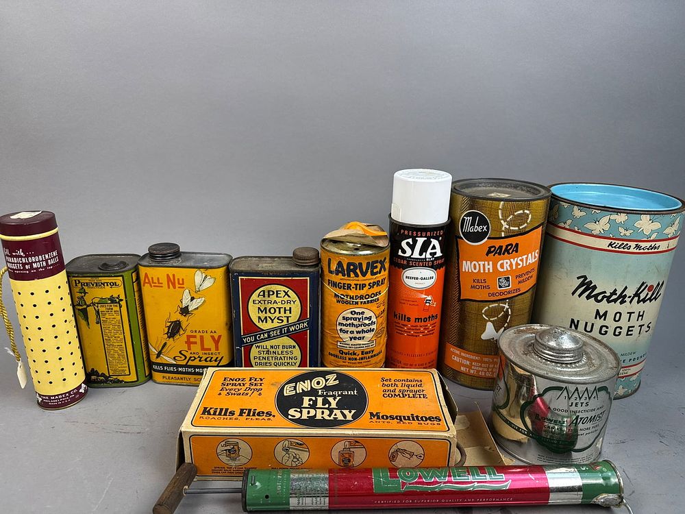 Lot 186: 11 Piece Moth Bug Fly Insect Killer Cans Larvex