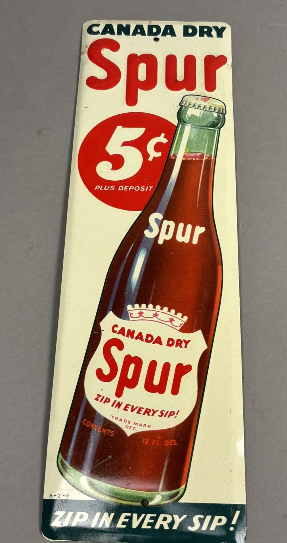 Lot 252: Canada Dry Spur 1950s Tin Metal Door Push Sign