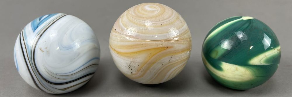 Lot 340: Lot 3 20s 30s Blue Yellow Green Swirl Shift Knobs