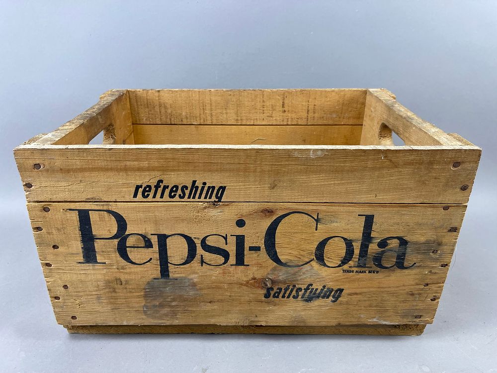Lot 348: Pepsi Cola Maedel's Pure Spring Wood Shipping Crate Box