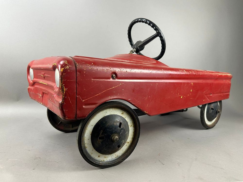 Lot 419: 1960s Red Painted Original Kids Pedal Car Ride On