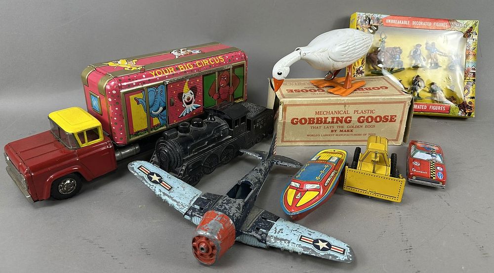 Lot 447: Lot 8 Tin Litho Metal Toys Mechanical Plastic Goose