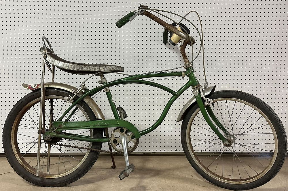 Lot 449: Original Schwinn Stingray 1967 Green Painted Bicycle
