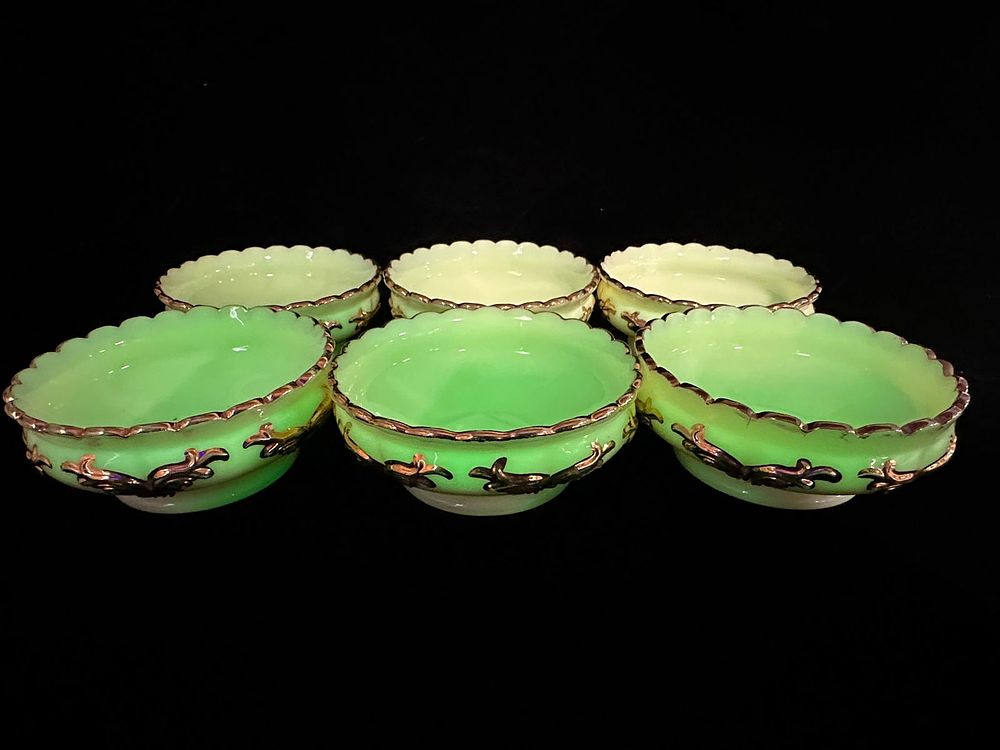 Lot 176: 6 Heisey Custard Uranium Winged Scroll Bowl Set