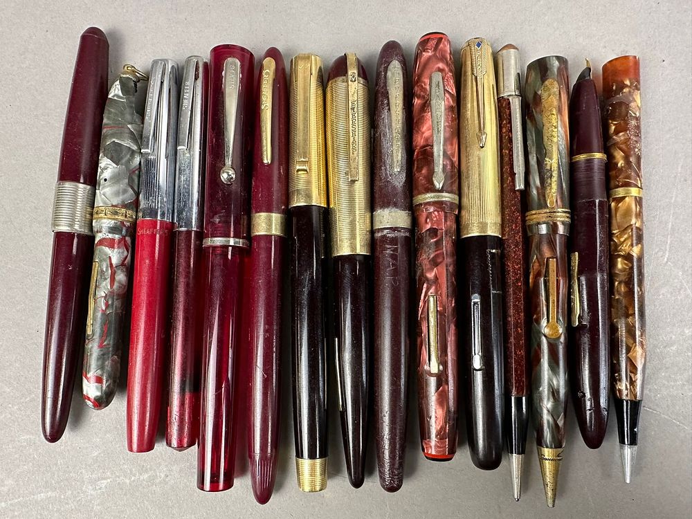 Lot 190: 15 Art Deco Era Fountain Pens Pencils 14K Eversharp