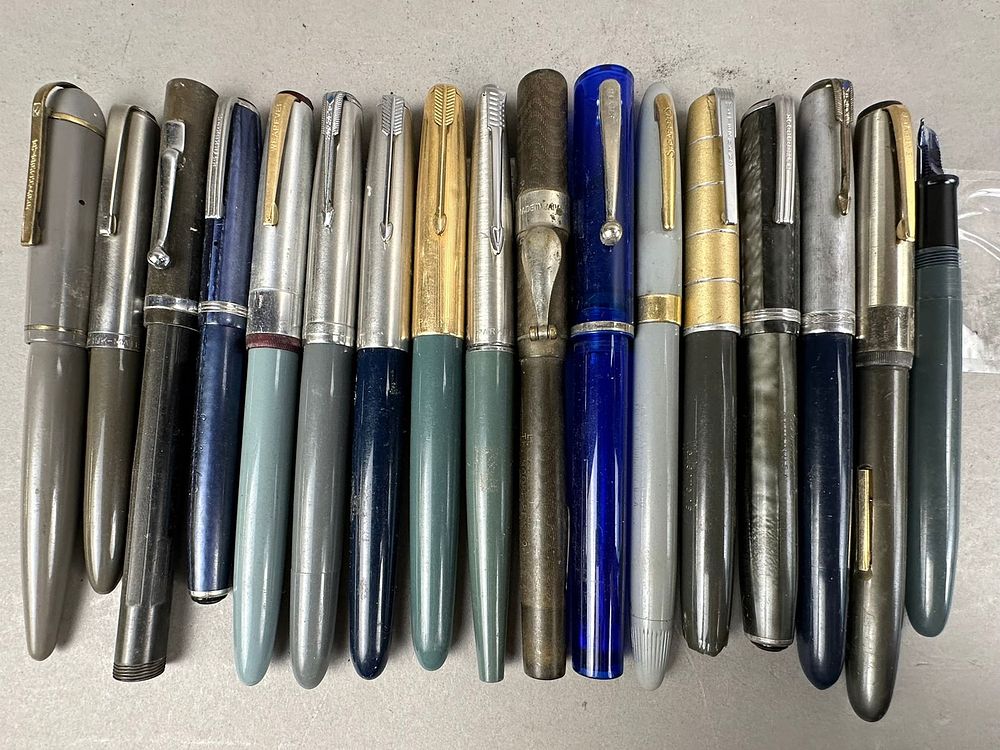 Lot 192: 17 Art Deco Era Fountain Pens Shaeffer Parker