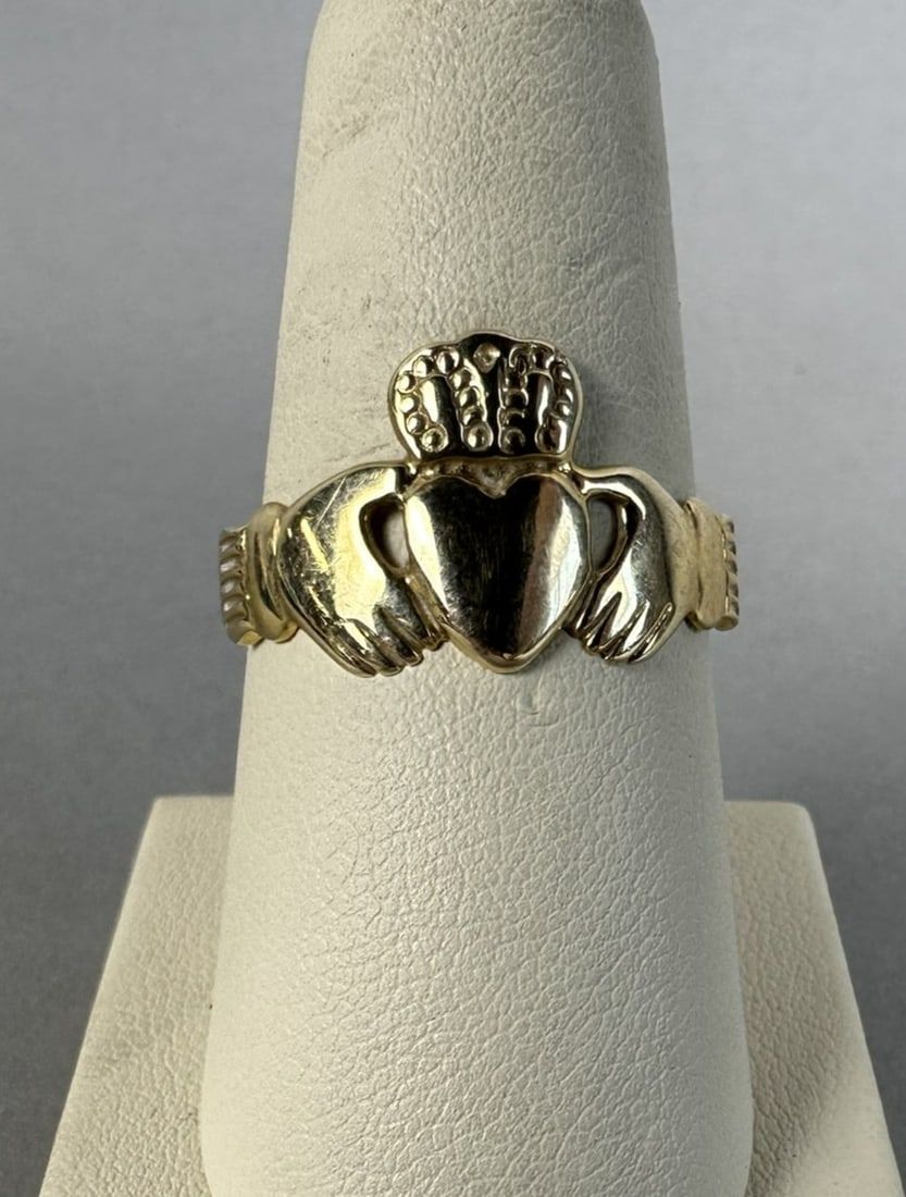 Lot 211: Vintage 14K Yellow Gold Claddagh Ring 4.1 Grams