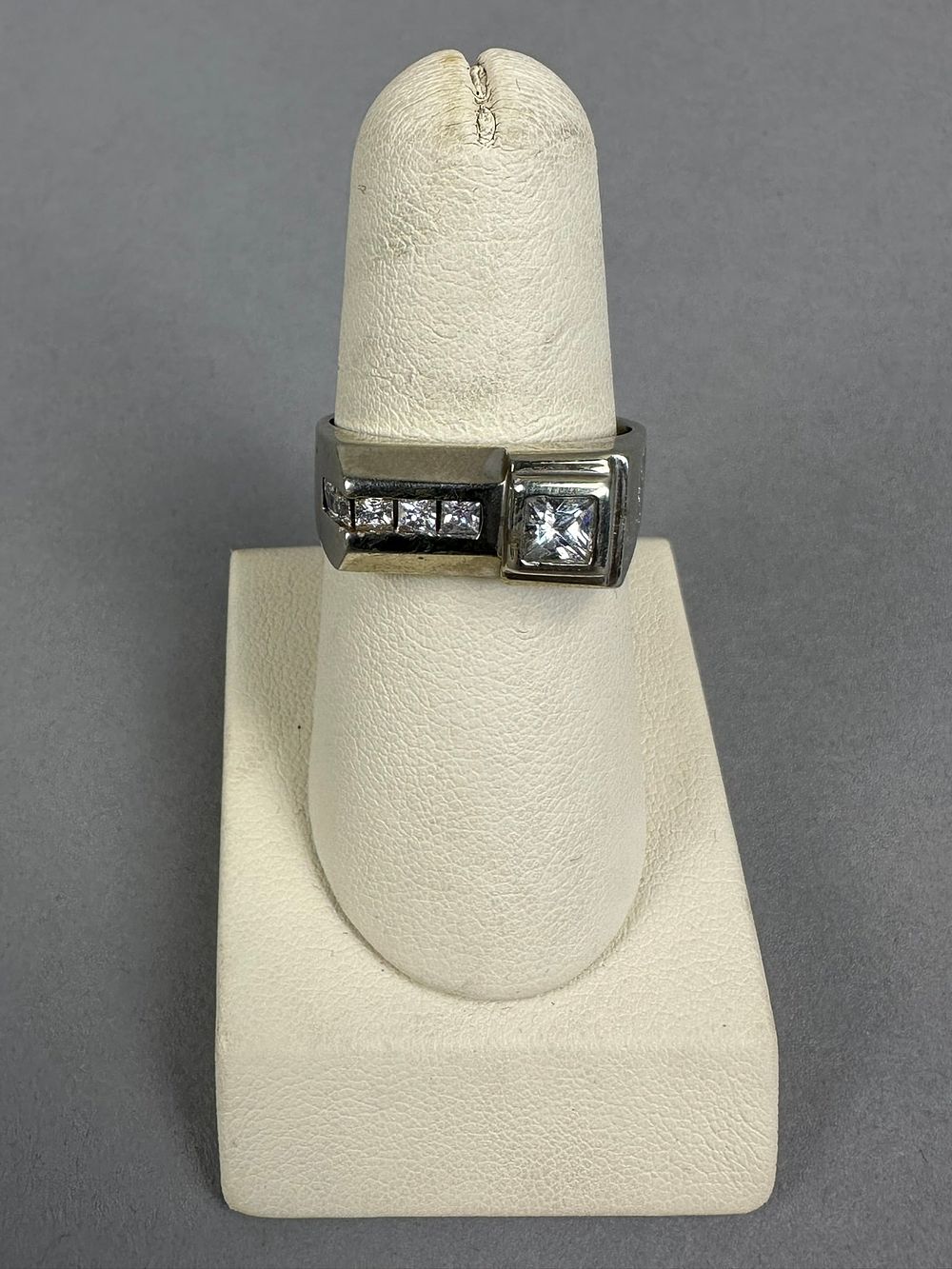 Lot 215: Vintage 10K White Gold Mens Diamond Ring 6.6 Grams