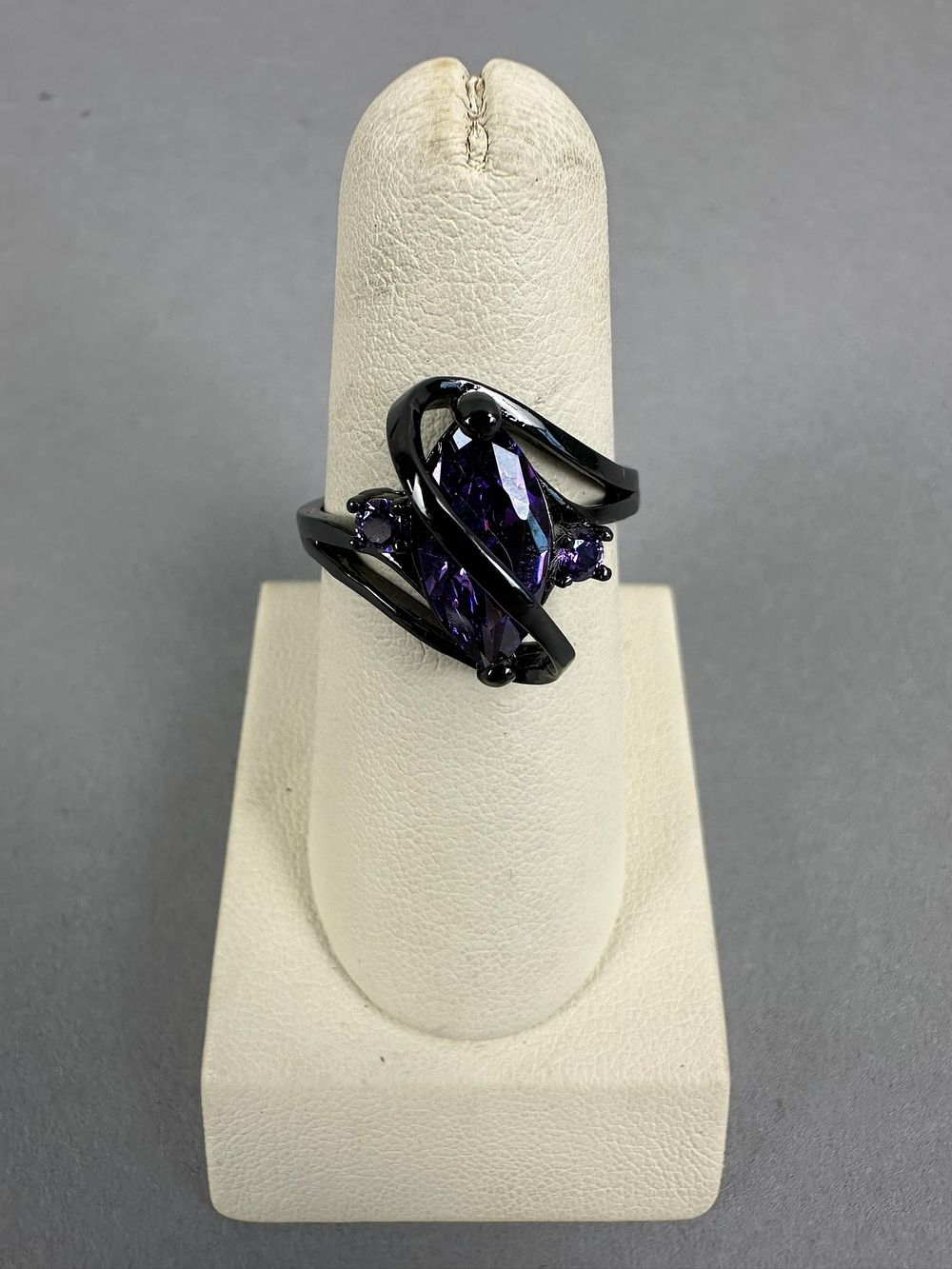 Lot 227: Black Plated 10KT Gold Amethyst Ladies Ring 4.4 Grams