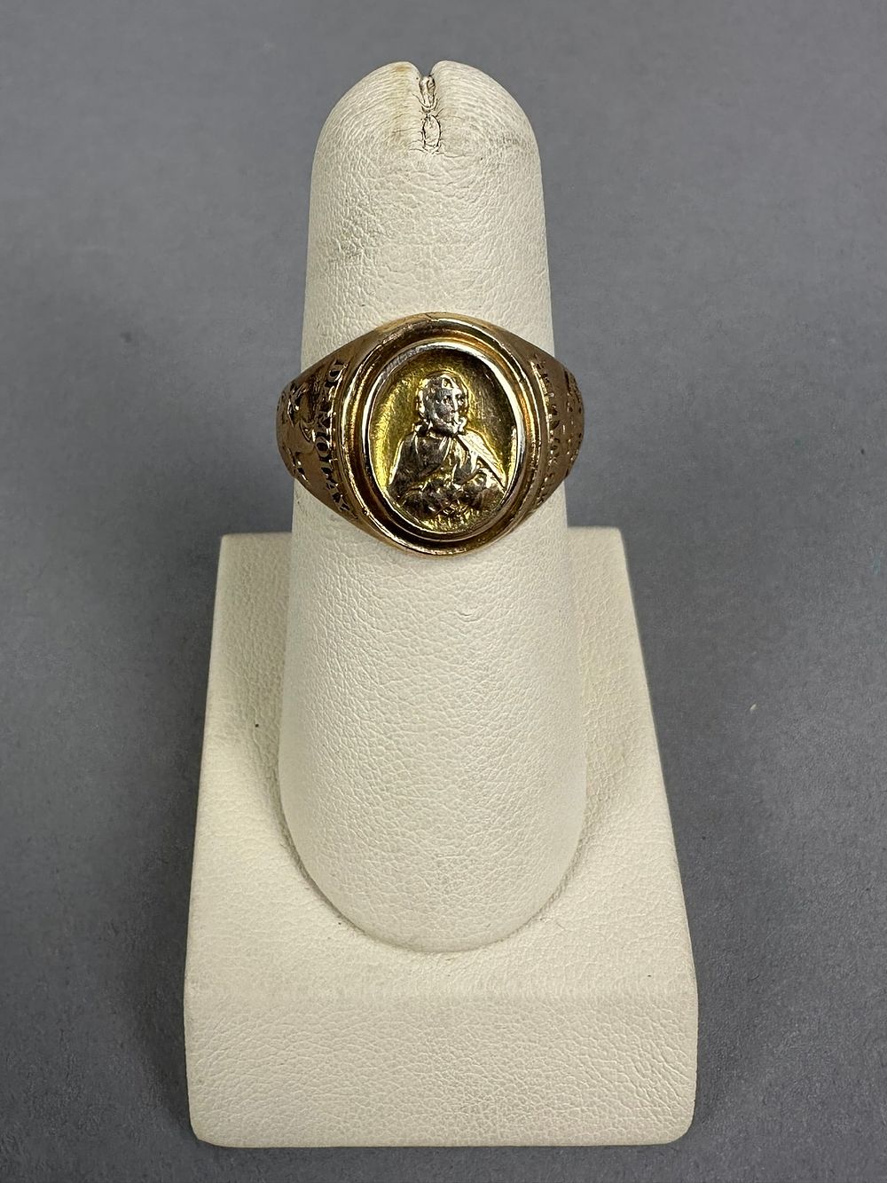 Lot 233: Vintage 10K Yellow Gold DeMolay Chevalier Ring