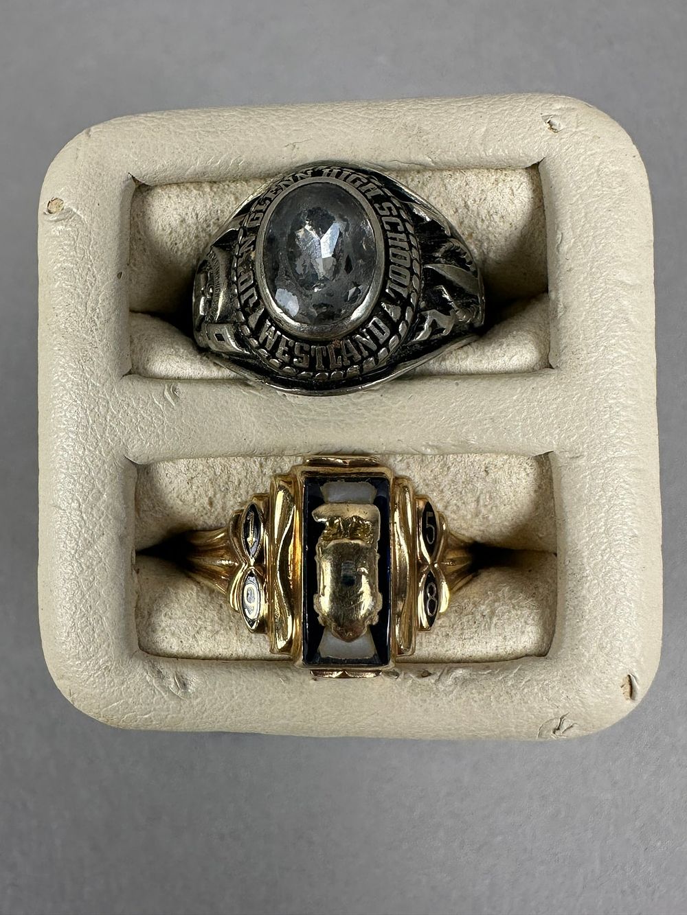 Lot 238: Vintage Pair 10K Yellow Gold Ladies Rings 10.1 Grams