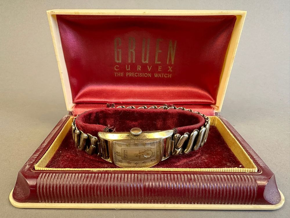 Lot 240: Art Deco Gruen Curvex 10K Gold Mens Wrist Watch Box