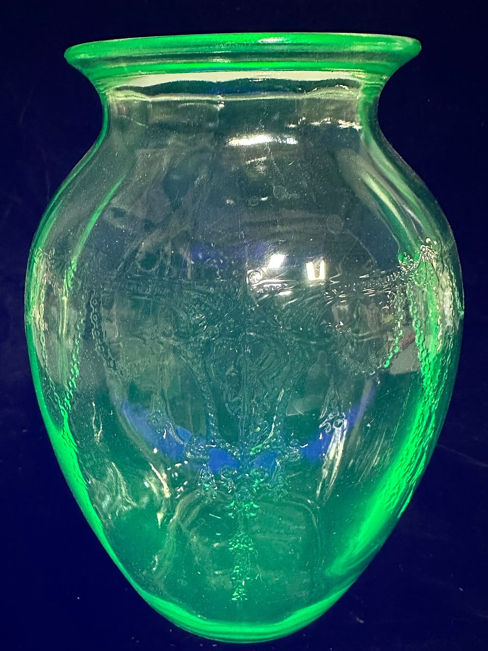 Lot 303: Anchor Hocking Green Uranium Glass Vase Glows