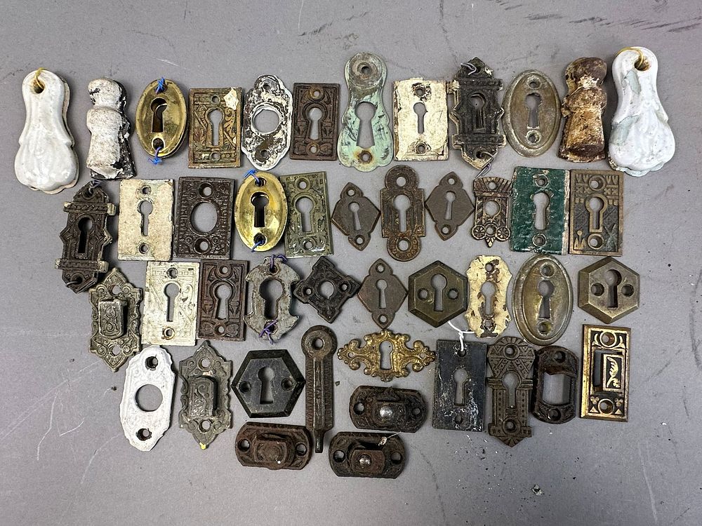 Lot 165: Huge Lot 45 Antique Eastlake Victorian Key Hole Plates Brass Metal