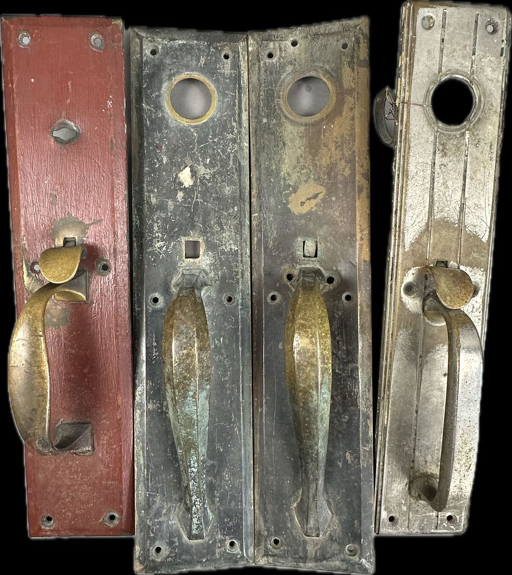 Lot 168: Lot of 4 Antique Brass Antique Door Handles Thumb Latch 1 Matching Pair
