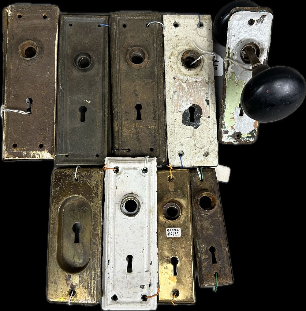 Lot 278: 19 Piece Antique Victorian Era Brass Door Lock Plate Lot 9 Matching Pairs