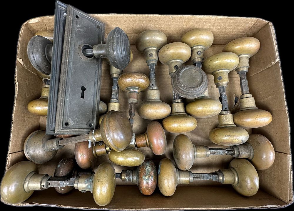 Lot 298: 35 Piece Matching Antique Victorian Era Brass Door Knobs Lot 1 Door Lock Key Hole Plate