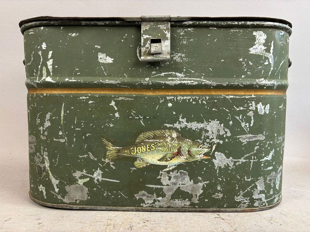 Lot 156: Antique Jones Oval Minnow Bucket Fish Graphic