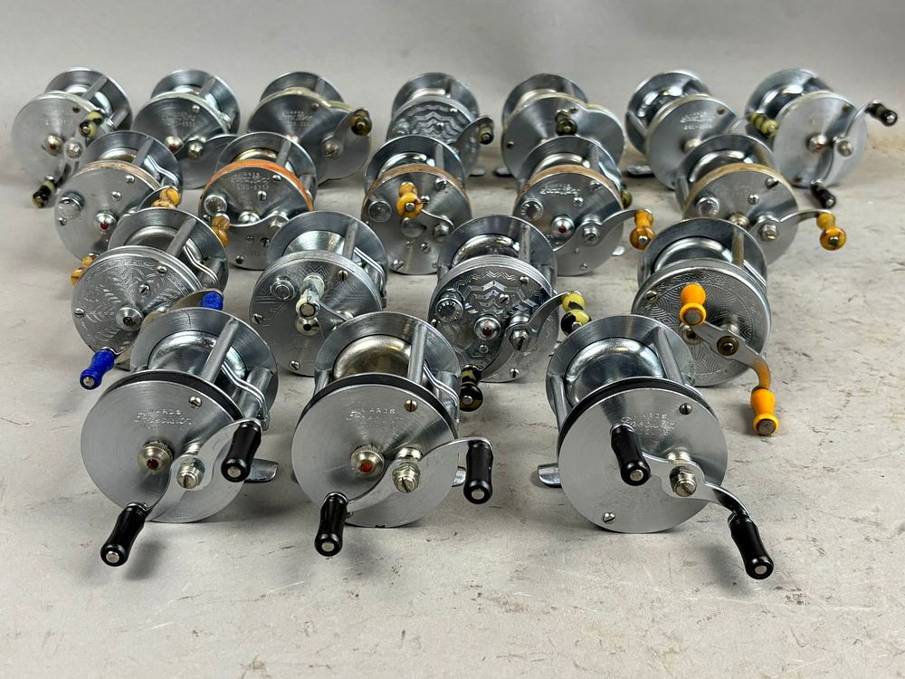 Lot 163: 19 40s 50s Wards Bait Casting Fishing Reels