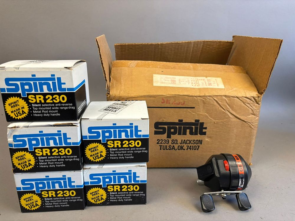 Lot 255: 12 NOS Spinit Zebco SR230 Fishing Reels Full Case