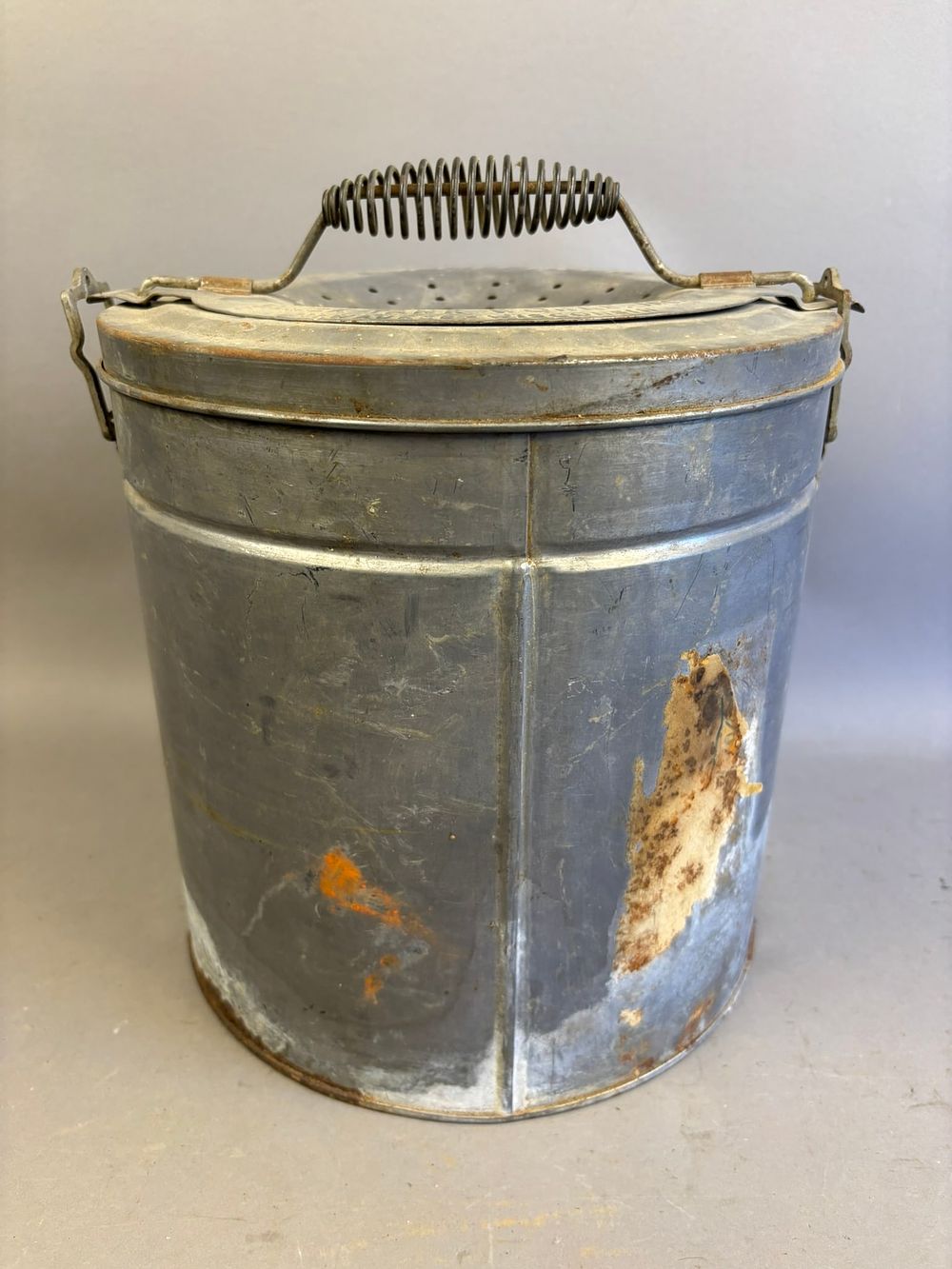 Lot 316: Antique Minnow Saver Dunck Tank Works Bucket