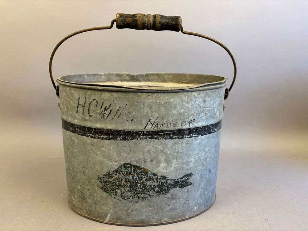Lot 318: Antique Oval Galvanized Minnow Bucket Fish Stencil