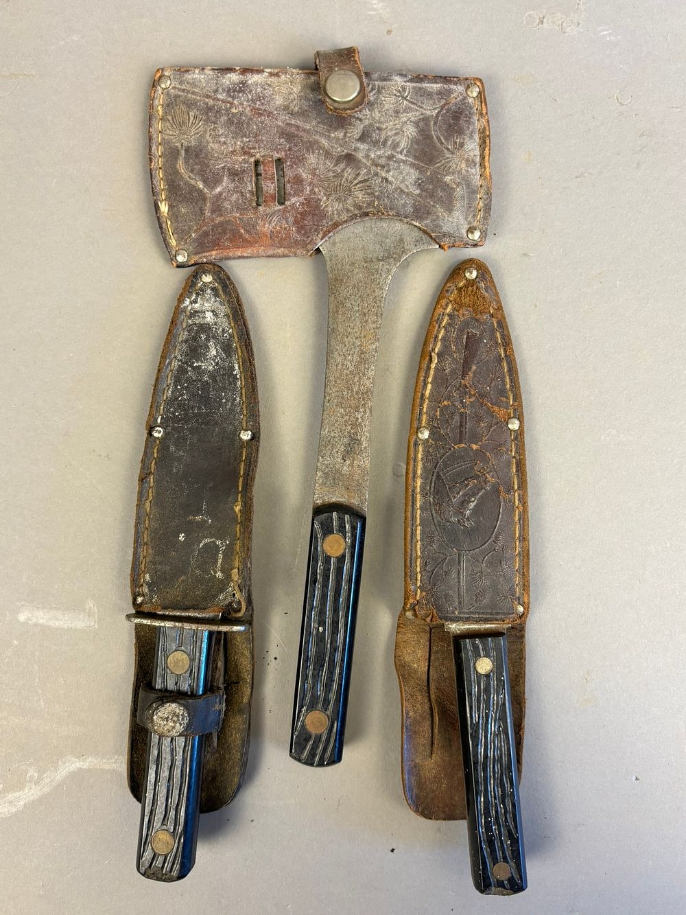 Lot 362: 3 Matching Vintage Knives Hatchet Imperial Blade