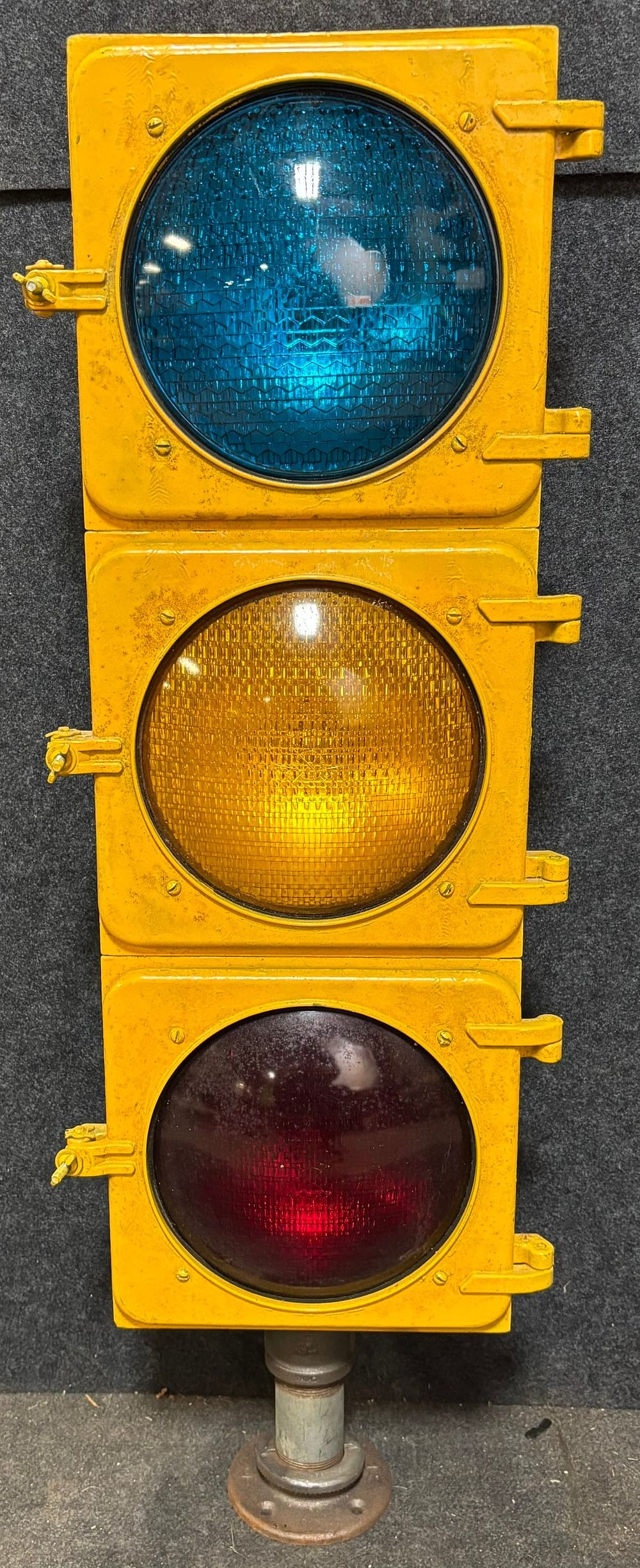 Lot 178: Vintage Eagle Signal Traffic Light Red Yellow Green