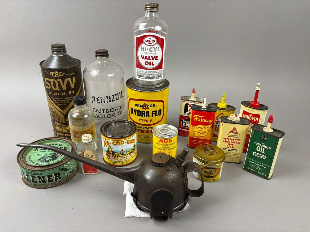 Lot 212: 17 Pennzoil Sohio Handy Oiler Oil Cans Bottles