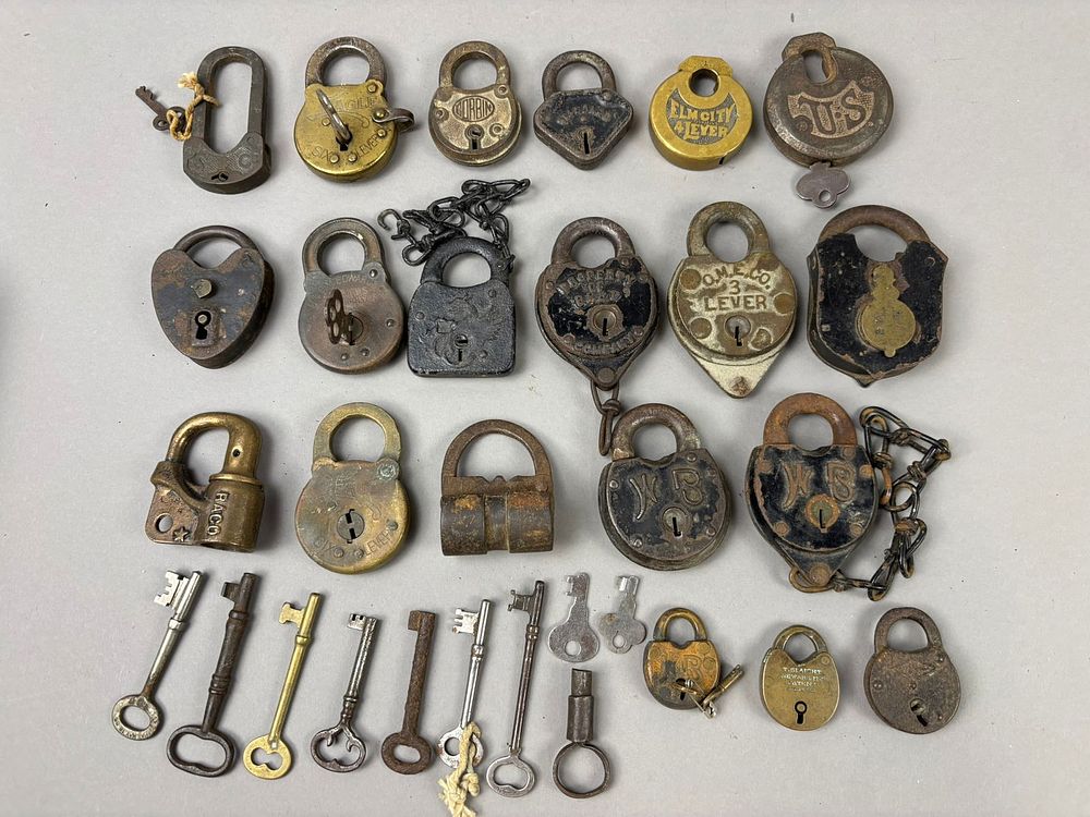 Lot 216: 19 Antique Brass Railroad Pad Locks Skeleton Keys