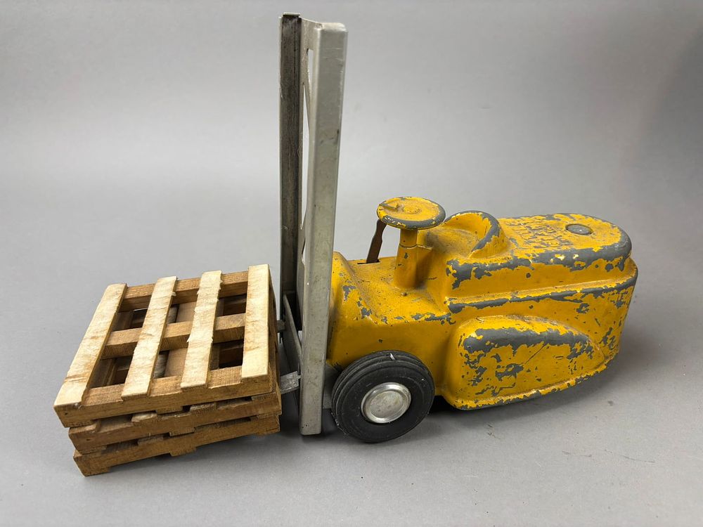Lot 234: Vintage Little Giant Lift Truck Scientific Toys