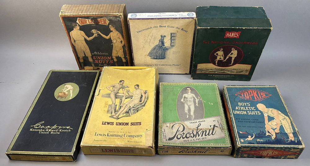 Lot 237: 7 Early 1900s Mens Underwear Clothing Hanes Boxes