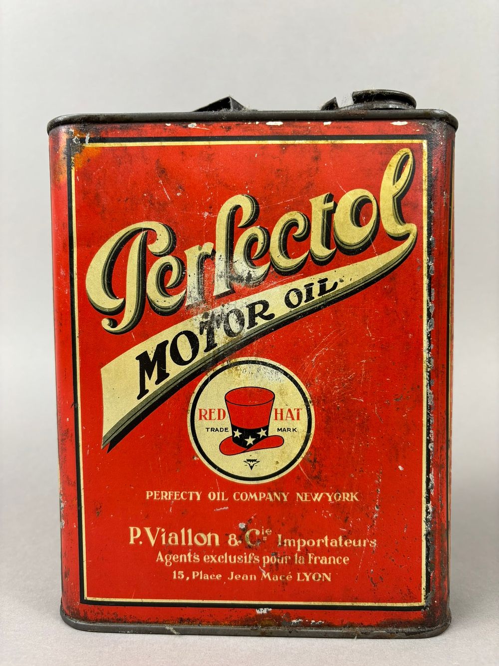 Lot 304: 30s Perfectol Red Hat Motor Oil French Version Can