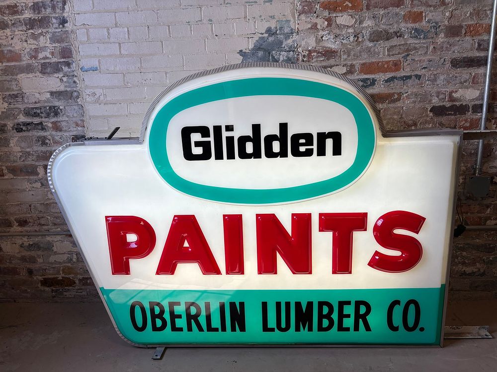 Lot 322: Glidden Paints DSP Plastic Lighted Advertising Sign