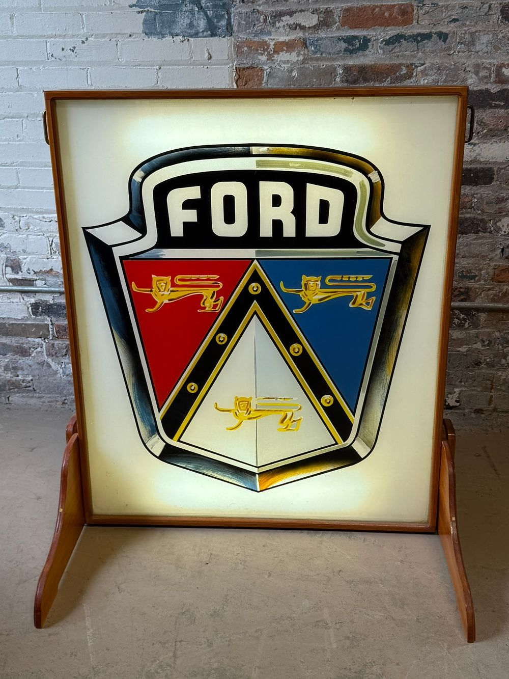 Lot 323: Ford Jubilee V8 Lighted Dealership Showroom Sign