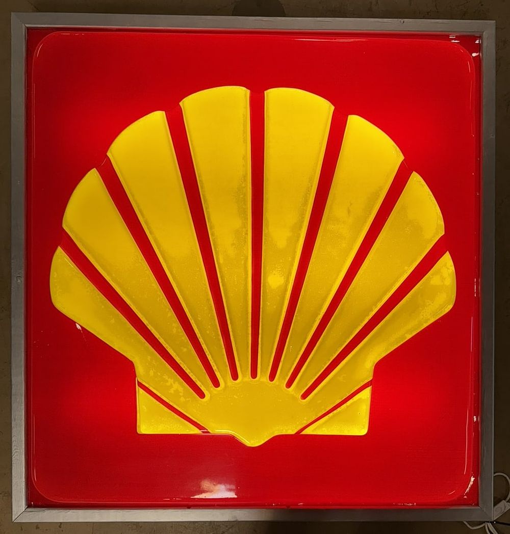 Lot 323B: Shell Gas Station Motor Oil Plastic Lighted Sign