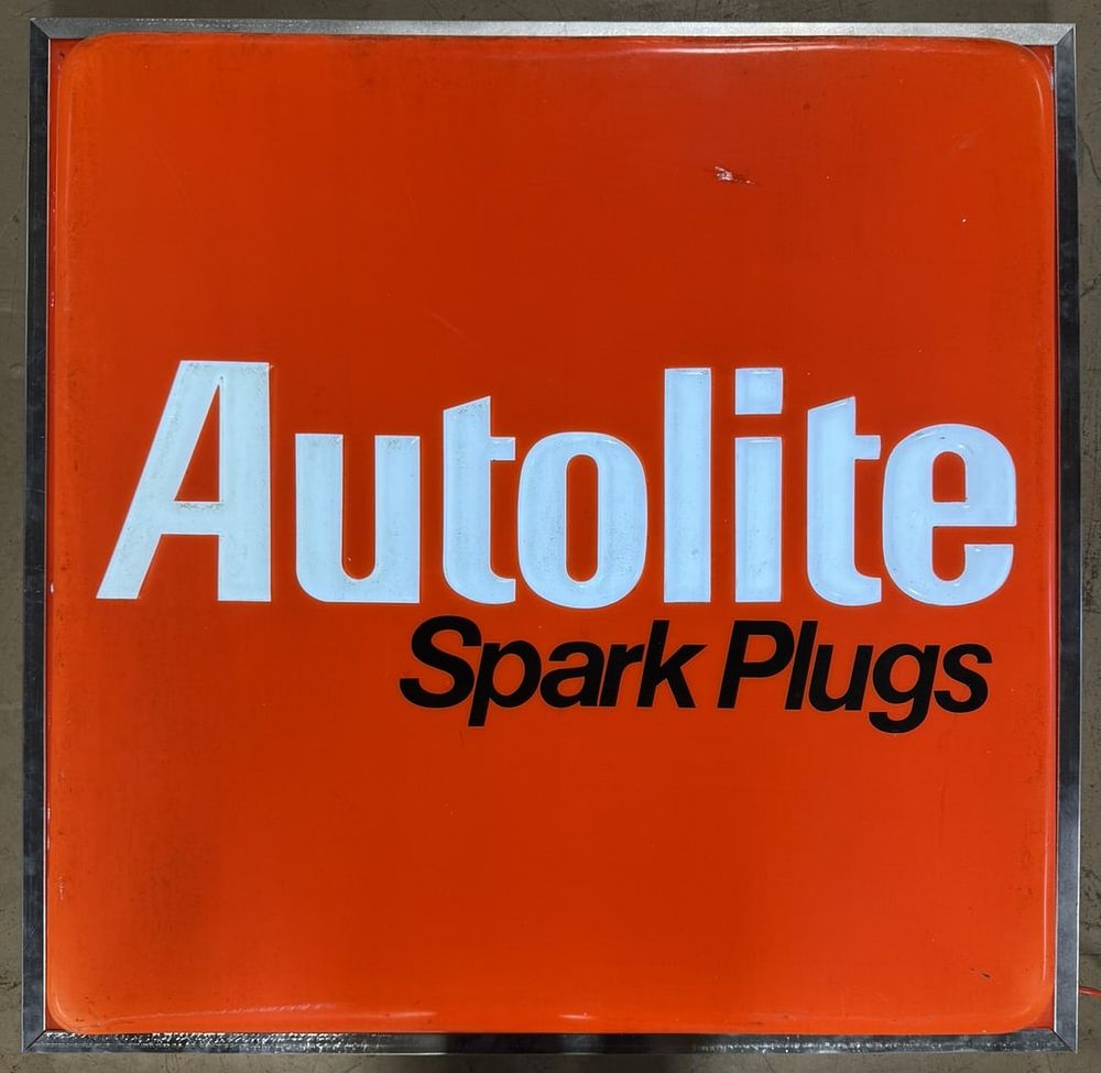 Lot 324B: AutoLite Spark Plugs Plastic Lighted Electric Sign