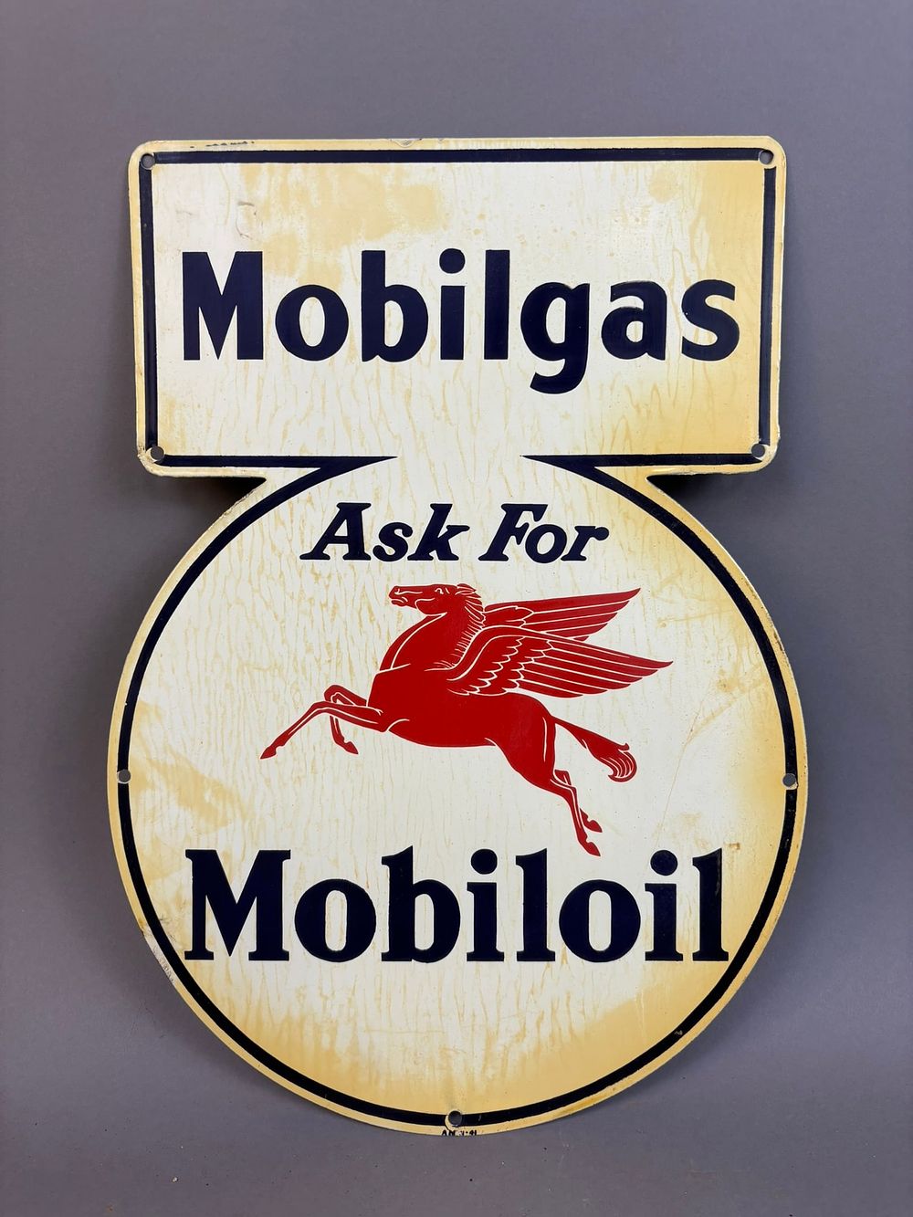 Lot 347: NOS Mobilgas Mobiloil Keyhole Pump Plate Sign
