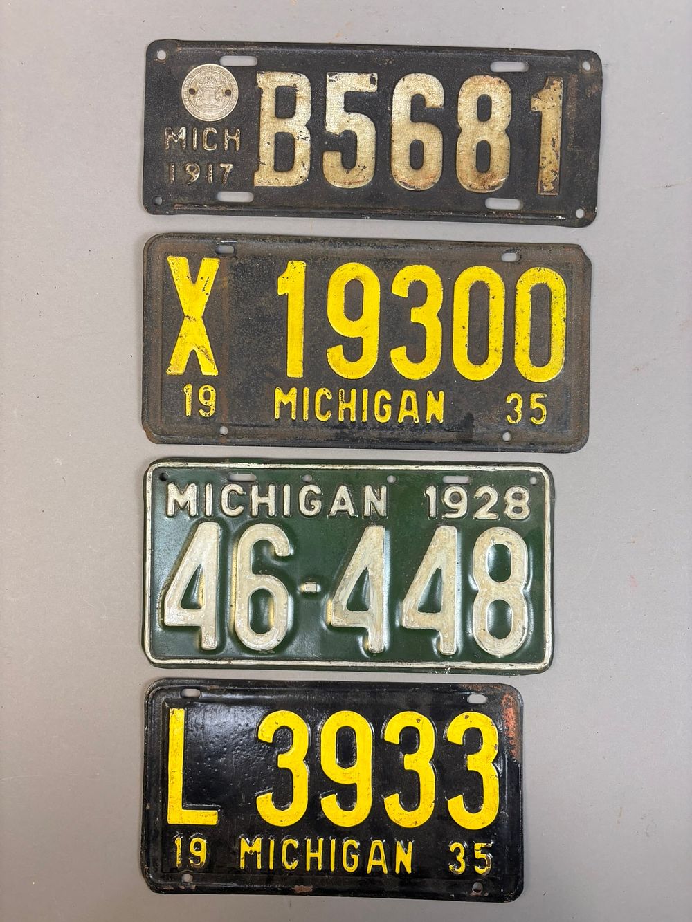 Lot 354: 4 Original Early Michigan License Plates 1917 1935