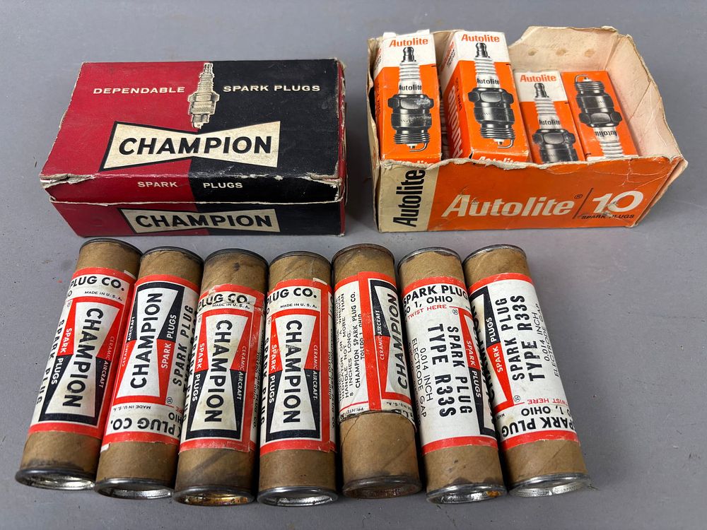 Lot 367H: 24 NOS Champion Autolite Spark Plugs