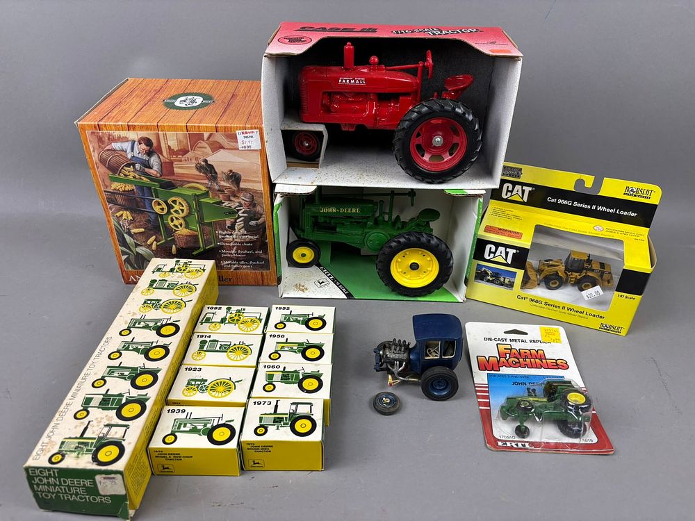 Lot 174: 6 NOS Ertl John Deere Tractor Farm Toys Corn Sheller