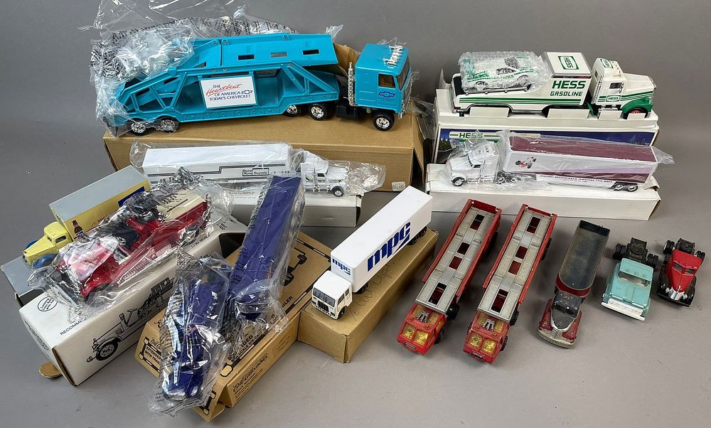 Lot 182: 10 NOS Ertl Ralston Die Cast Semi Truck Trailer Toys