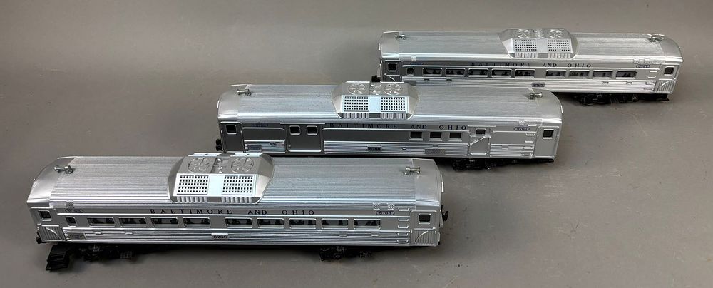 Lot 241: 3 Lionel Budd B&O 6767 6768 Illumintated Car Set