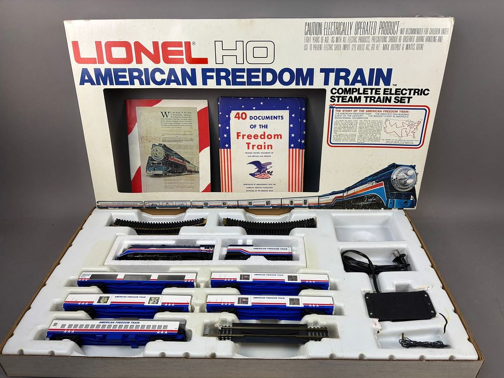 Lot 242: NOS Lionel HO Freedom Train Electric Train Set Box